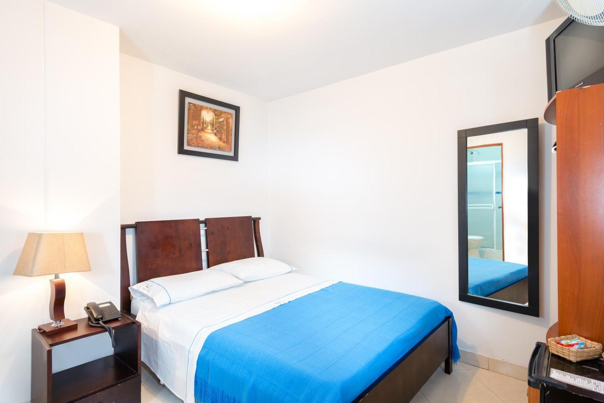 Hotel Puerto Bahia Сан-Хиль Экстерьер фото