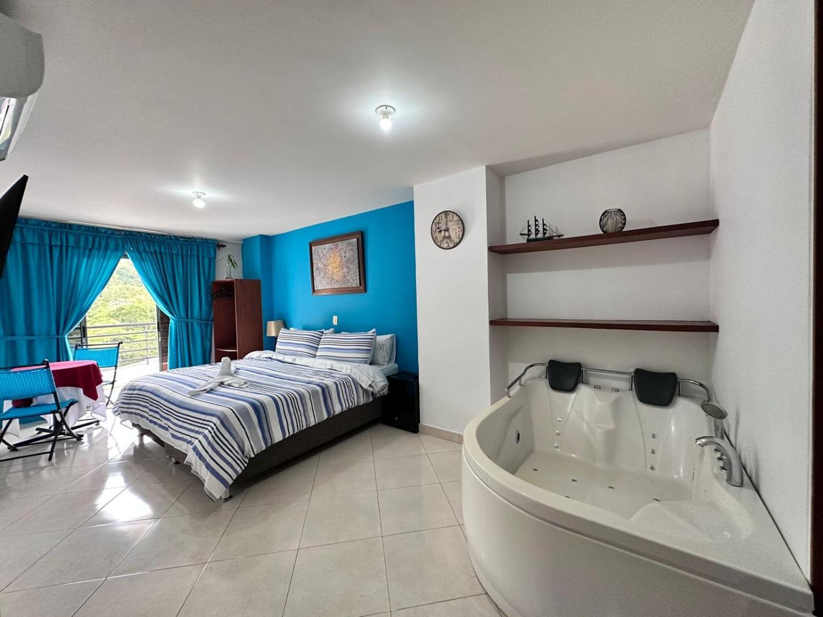 Hotel Puerto Bahia Сан-Хиль Экстерьер фото