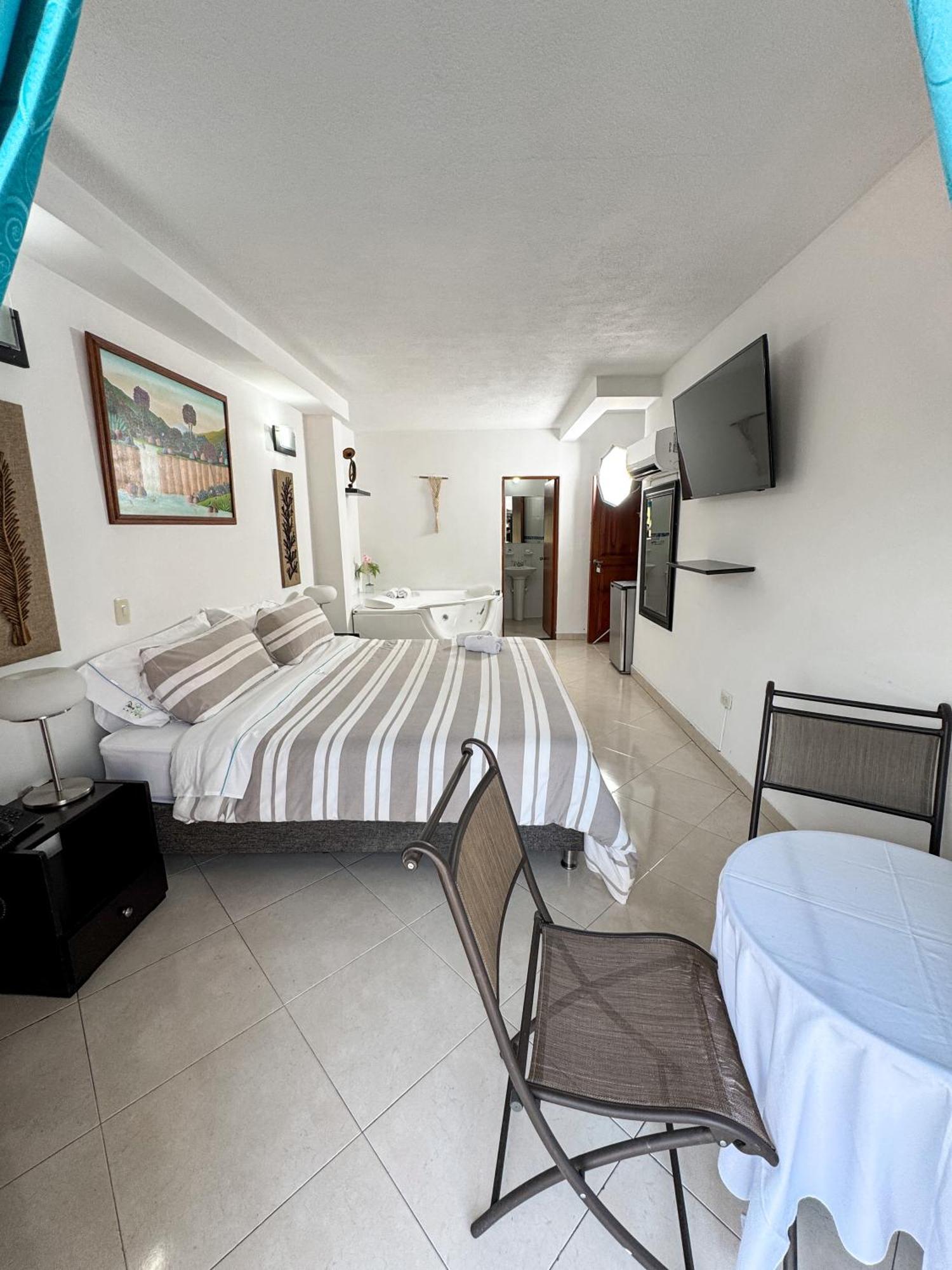 Hotel Puerto Bahia Сан-Хиль Экстерьер фото