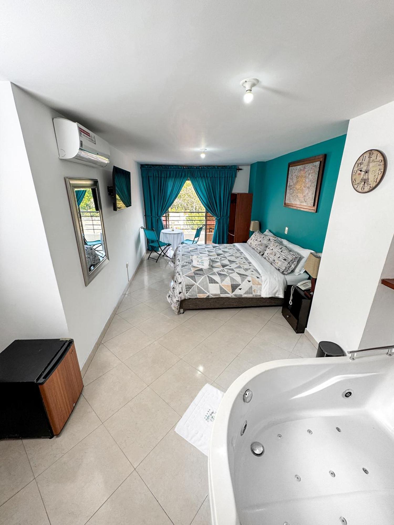 Hotel Puerto Bahia Сан-Хиль Экстерьер фото