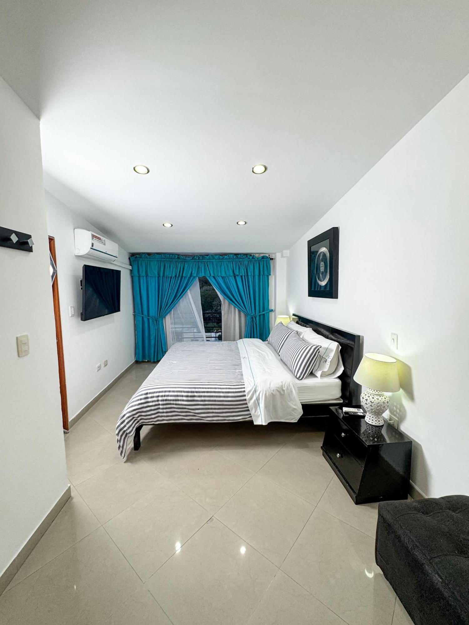 Hotel Puerto Bahia Сан-Хиль Экстерьер фото