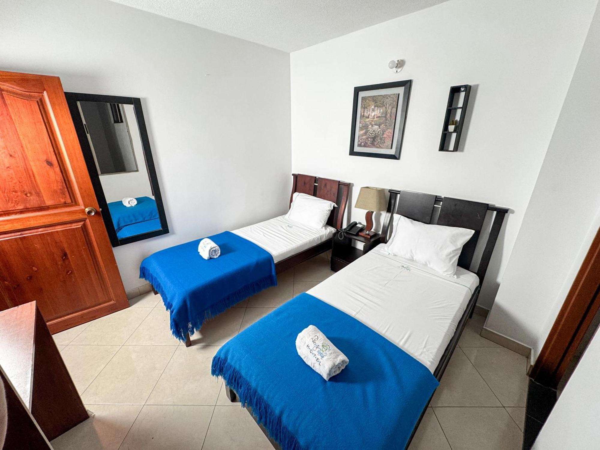 Hotel Puerto Bahia Сан-Хиль Экстерьер фото